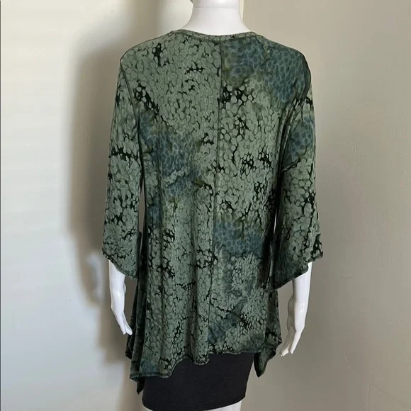 Dunia, Woman’s Size XL Asymmetrical Green Tunic Top - Picture 7 of 10